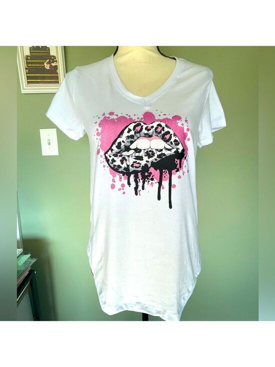 Tops - New Leopard Lips Art T-Shirt Size Small